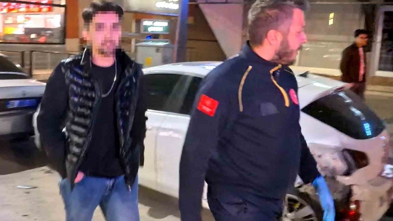 Alkollü halde direksiyona geçti, 3 araca birden çarptı