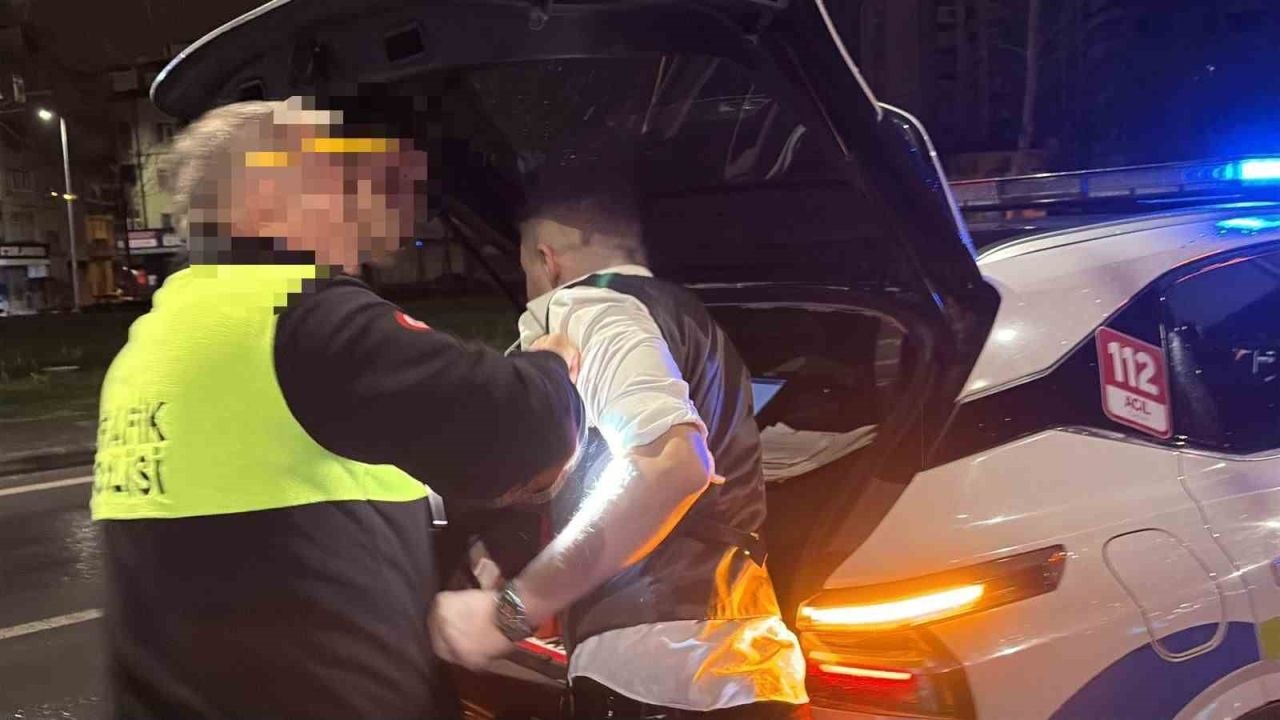 Ceza yiyen alkollü sürücü ekiplere önce ‘teşekkür’ etti, sonra zorluk çıkardı