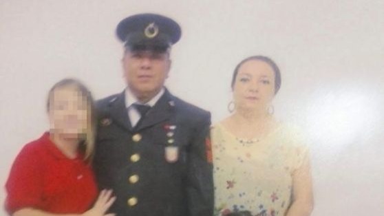 Emekli uzman çavuş, eşi ve bir kızını öldürüp diğer kızını yaraladıktan sonra intihar etti