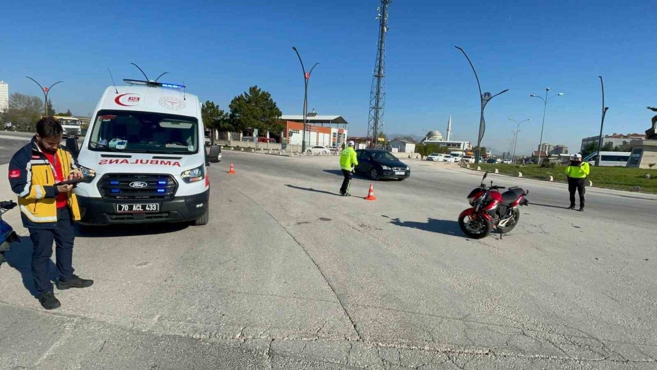 Karaman’da motosiklet kazası kamerada: 1 yaralı