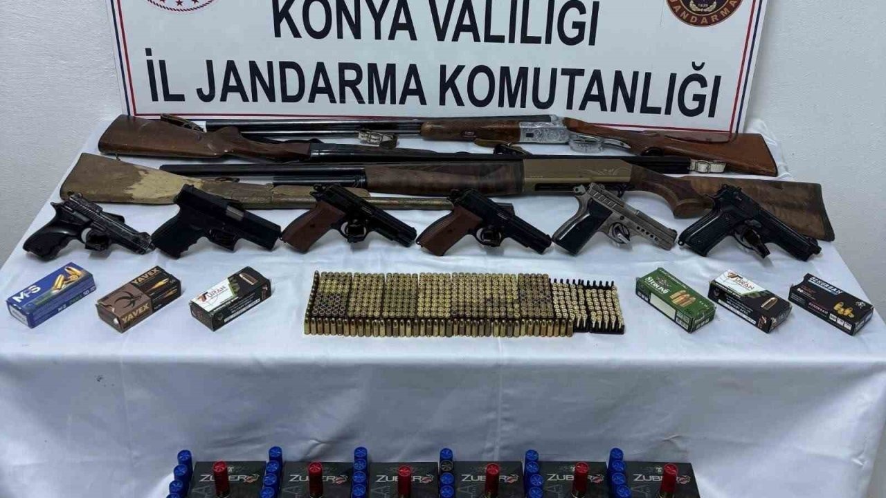 Konya’da jandarma çok sayıda silah ve silah parçası ele geçirdi: 3 tutuklama