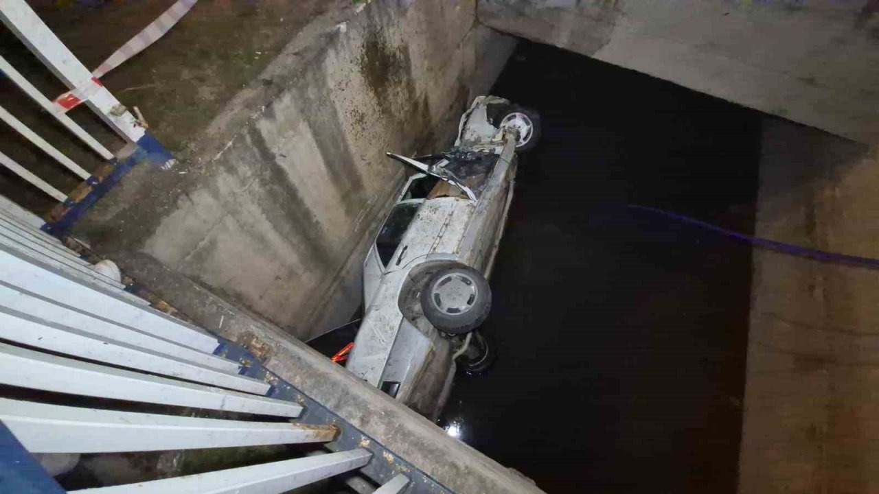 Otomobil sulama kanalına uçtu: 2 yaralı