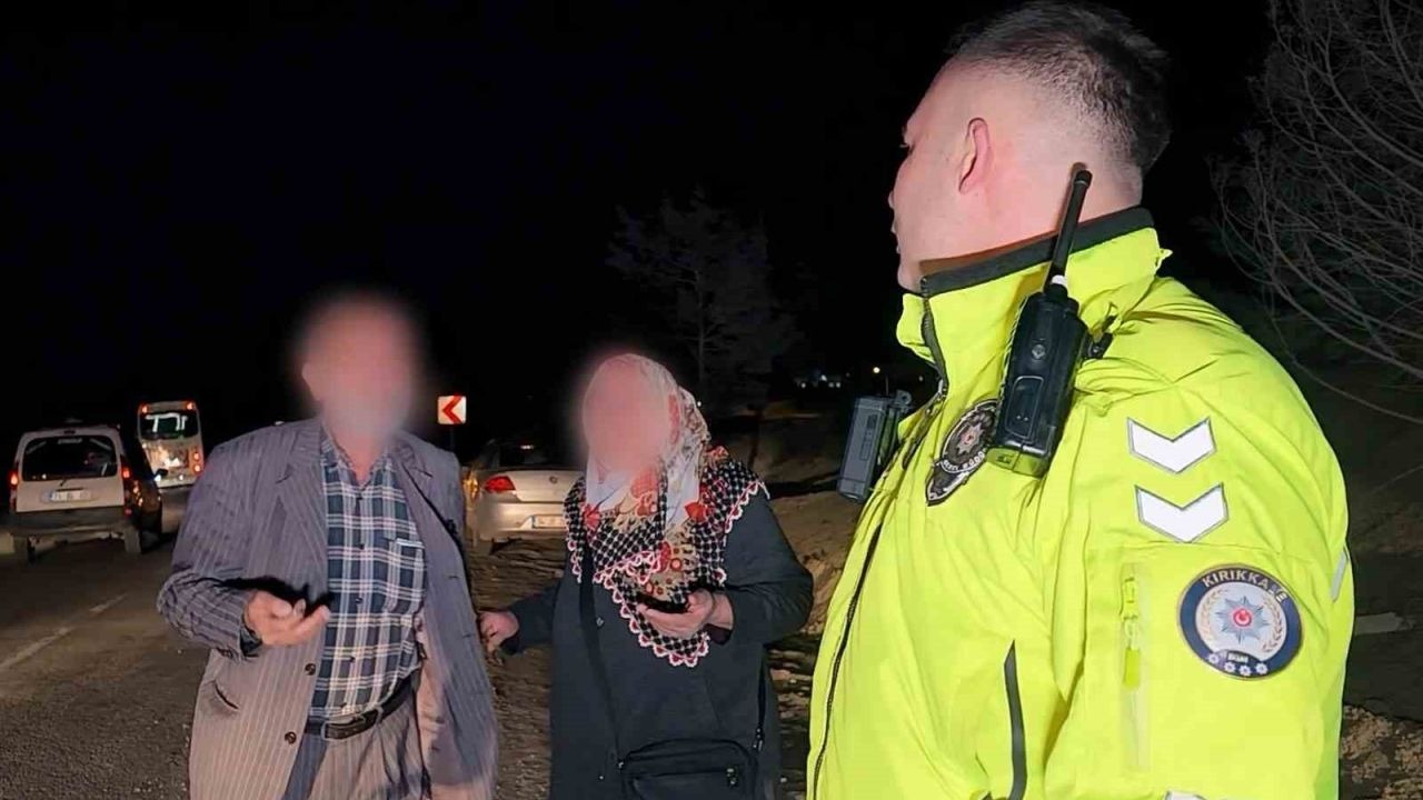 Polisle yaşlı çift arasında dikkat çeken diyalog: Dakikalarca dil döken çiftin kim olduğu ortaya çıktı
