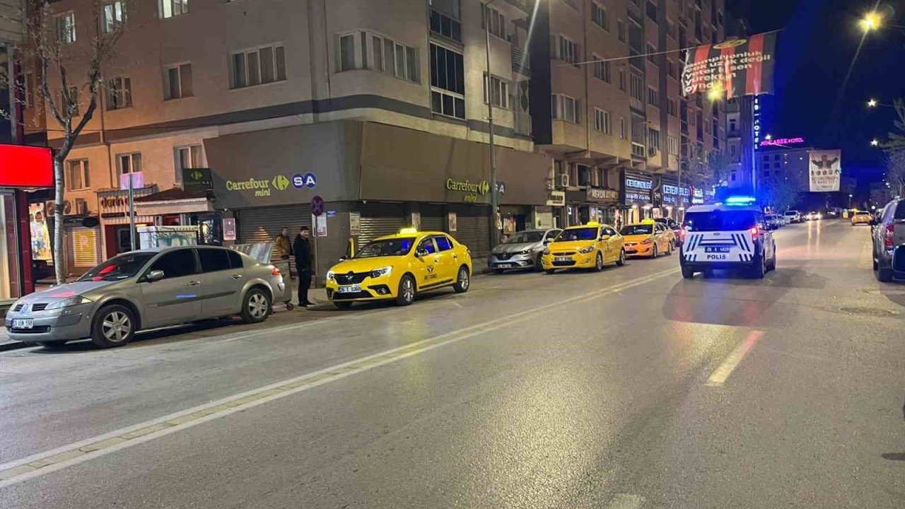 ‘Yan bakma’ kavgasında bıçaklanan 1 kişi ağrı yaralandı