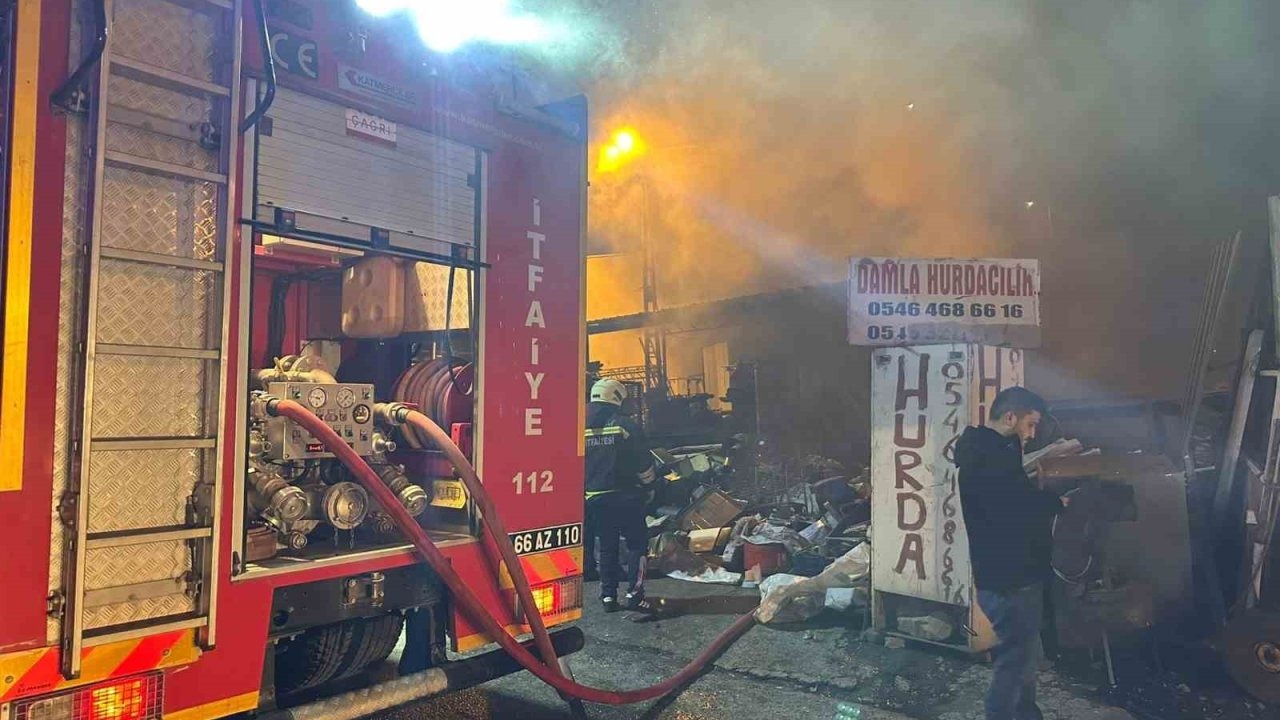 Yozgat’ta hurdacıda çıkan yangın söndürüldü