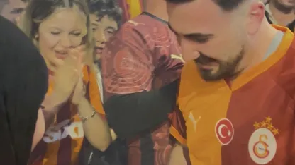 Şampiyonluk kutlamalarında evlilik teklifi sürprizi