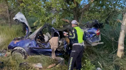 Düğün konvoyunda feci kaza: 1 ölü, 1 yaralı