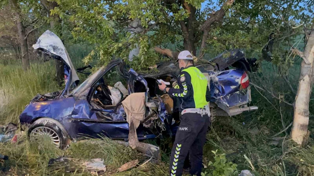 Düğün konvoyunda feci kaza: 1 ölü, 1 yaralı