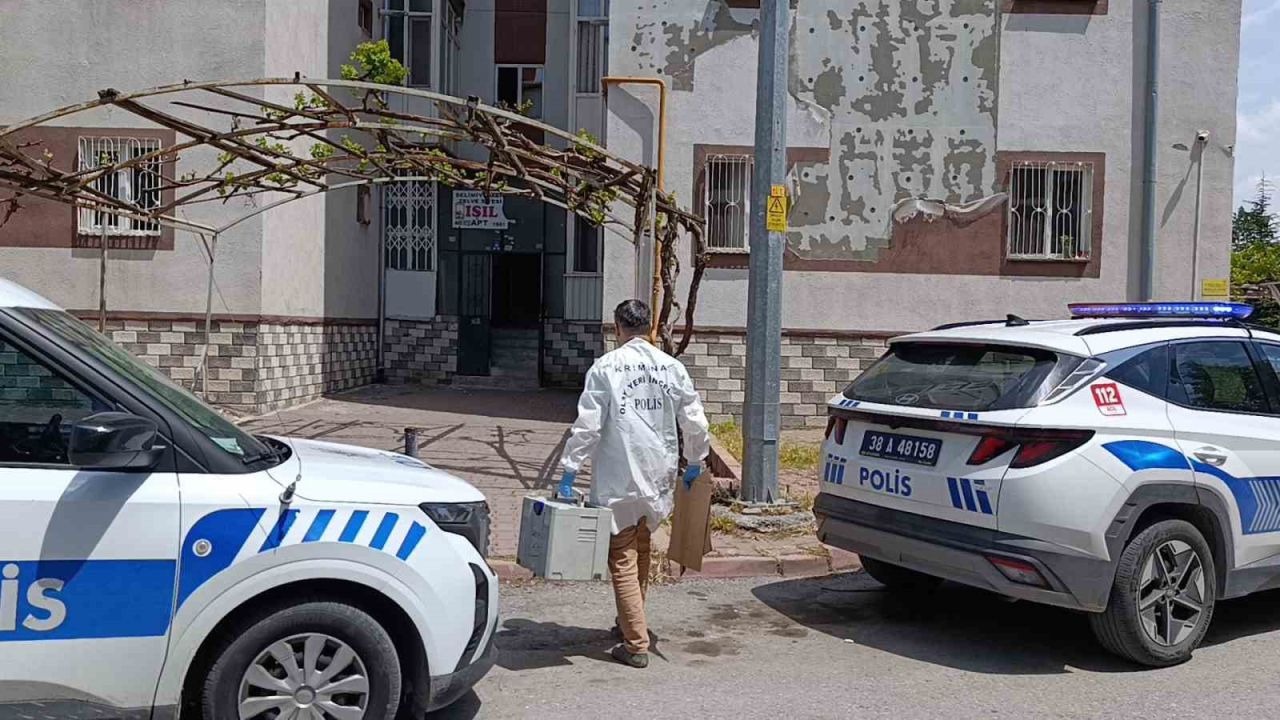 Evinde vurulmuş halde ölü bulundu