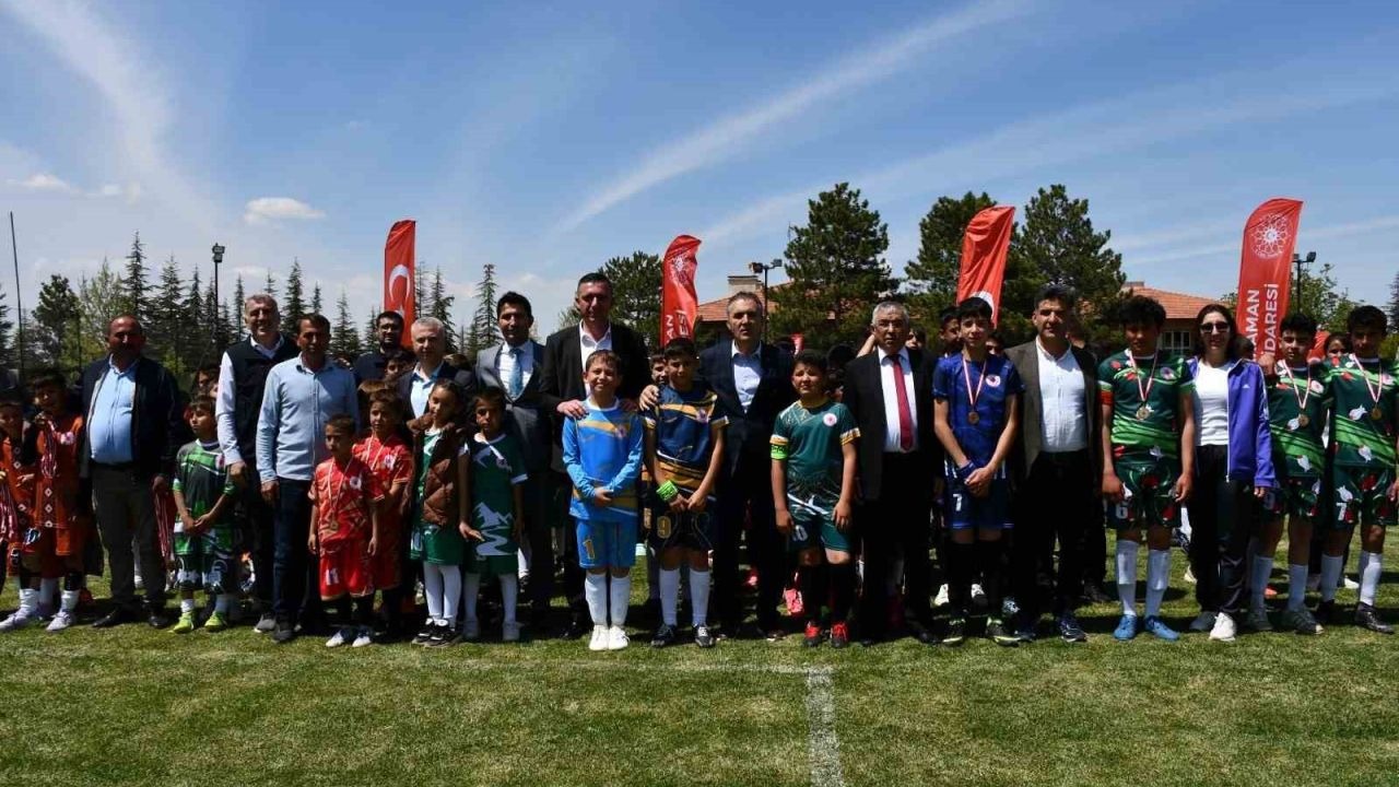 Karaman’da kırsaldaki çocuklar yeşil sahada buluştu