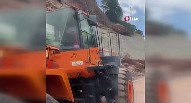 Toprak Kaydı, Can Pazarı Yaşandı: İş Makinesi Mucizevi Şekilde Kurtuldu